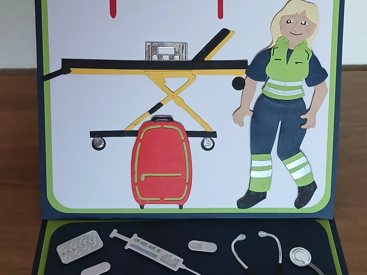 Billede 4 - kort med Politi og ambulancereddere på sælges
