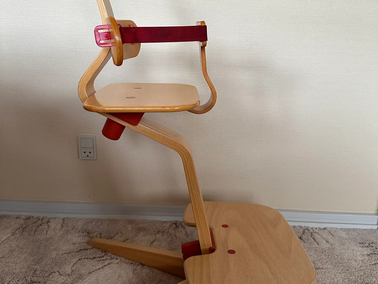 Billede 2 - Stokke børnestol red edition.