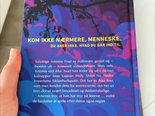 Spændende Ungdoms bog