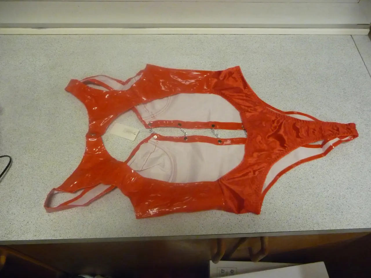 Billede 3 - vinyl/pvc body rød str S læs mere