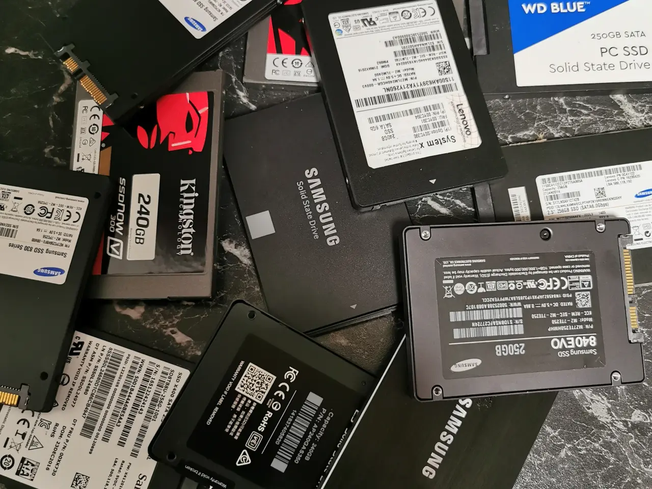 Billede 1 - 15 stk. SSD 240 GB, sælges sammen