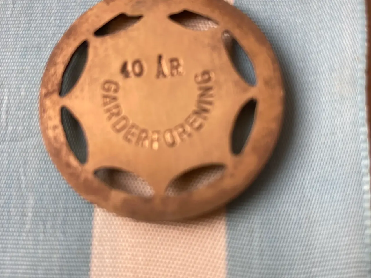 Billede 9 - Højhat//Bowlerhat fra 1923 og emblemer
