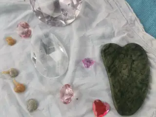 Glas diamanter og Hawaii kranse, 5 kr ialt 🌸