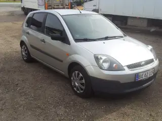 % dørs Ford Fiesta årg. 2008. U.syn. 2 dyser def.