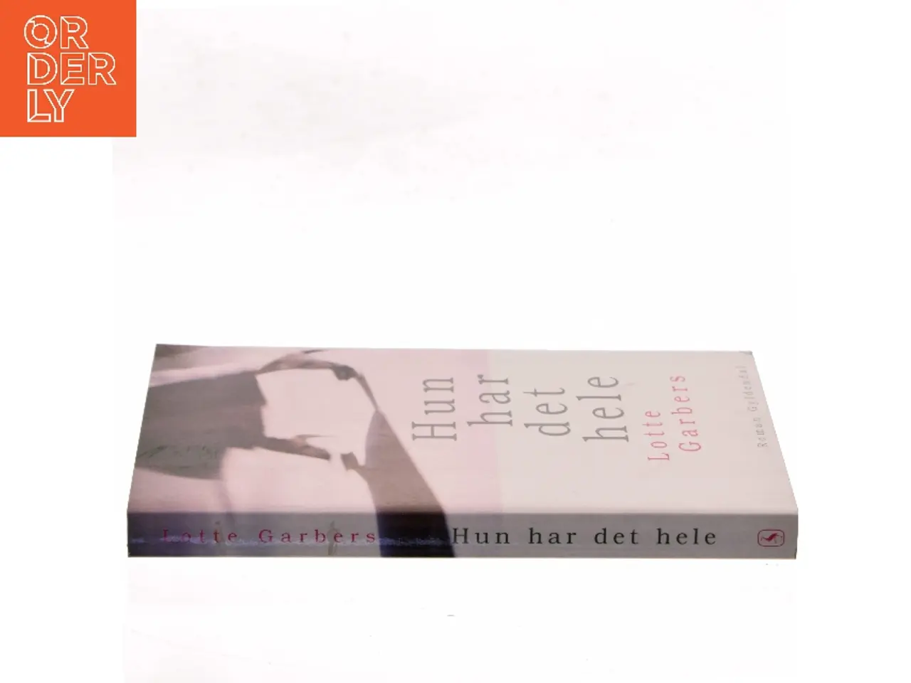 Billede 2 - Hun har det hele : roman af Lotte Garbers (Bog)