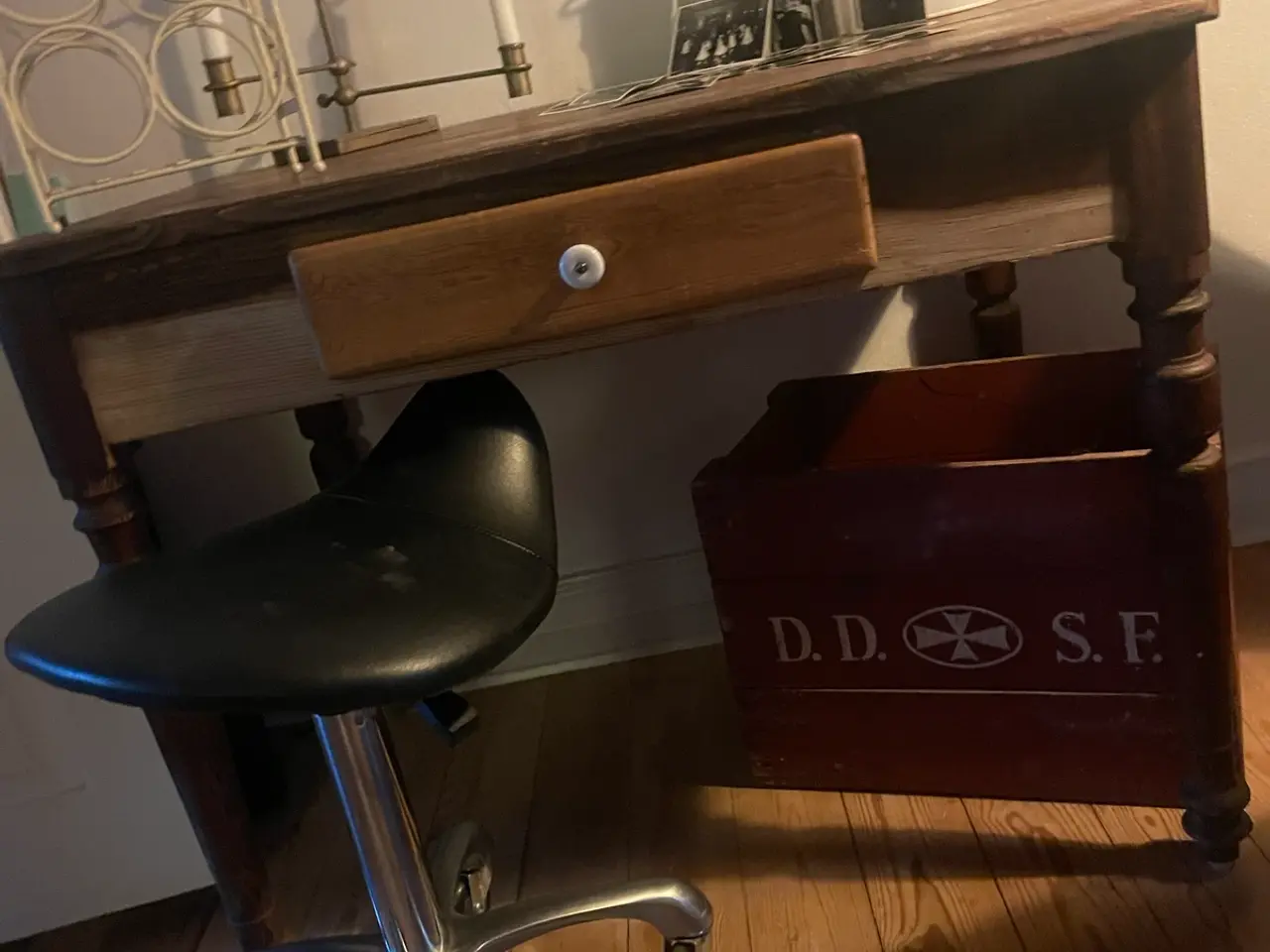 Billede 9 - Antik skrivebord med skuffe