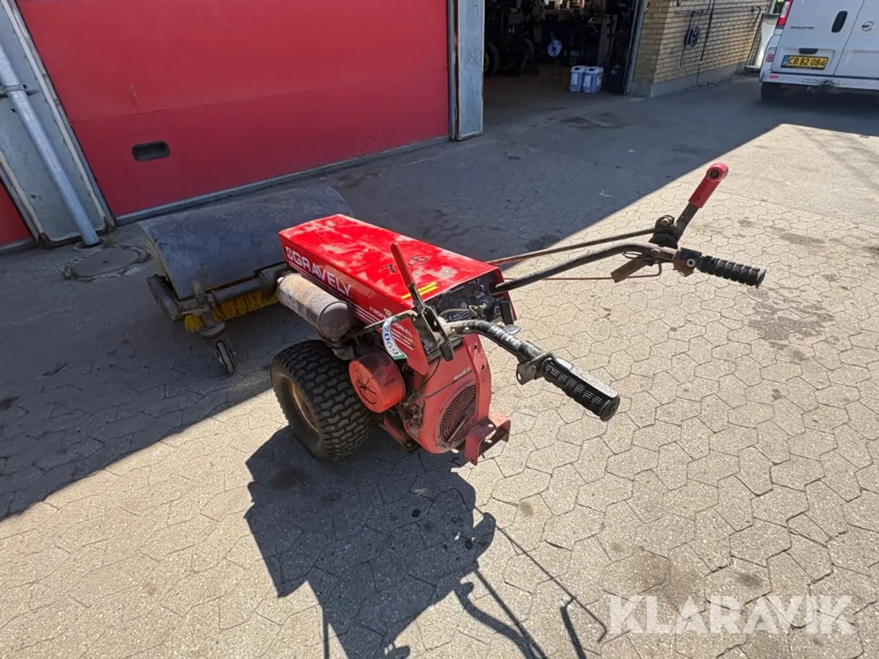 Billede 4 - 2 hjulet traktor med kost Gravely 12