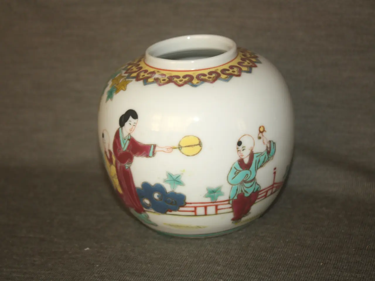 Billede 2 - Kinesisk vase højde 10 cm