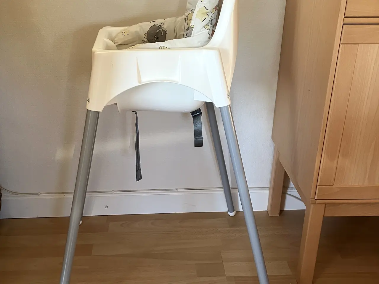 Billede 2 - Høj stol – IKEA.  
