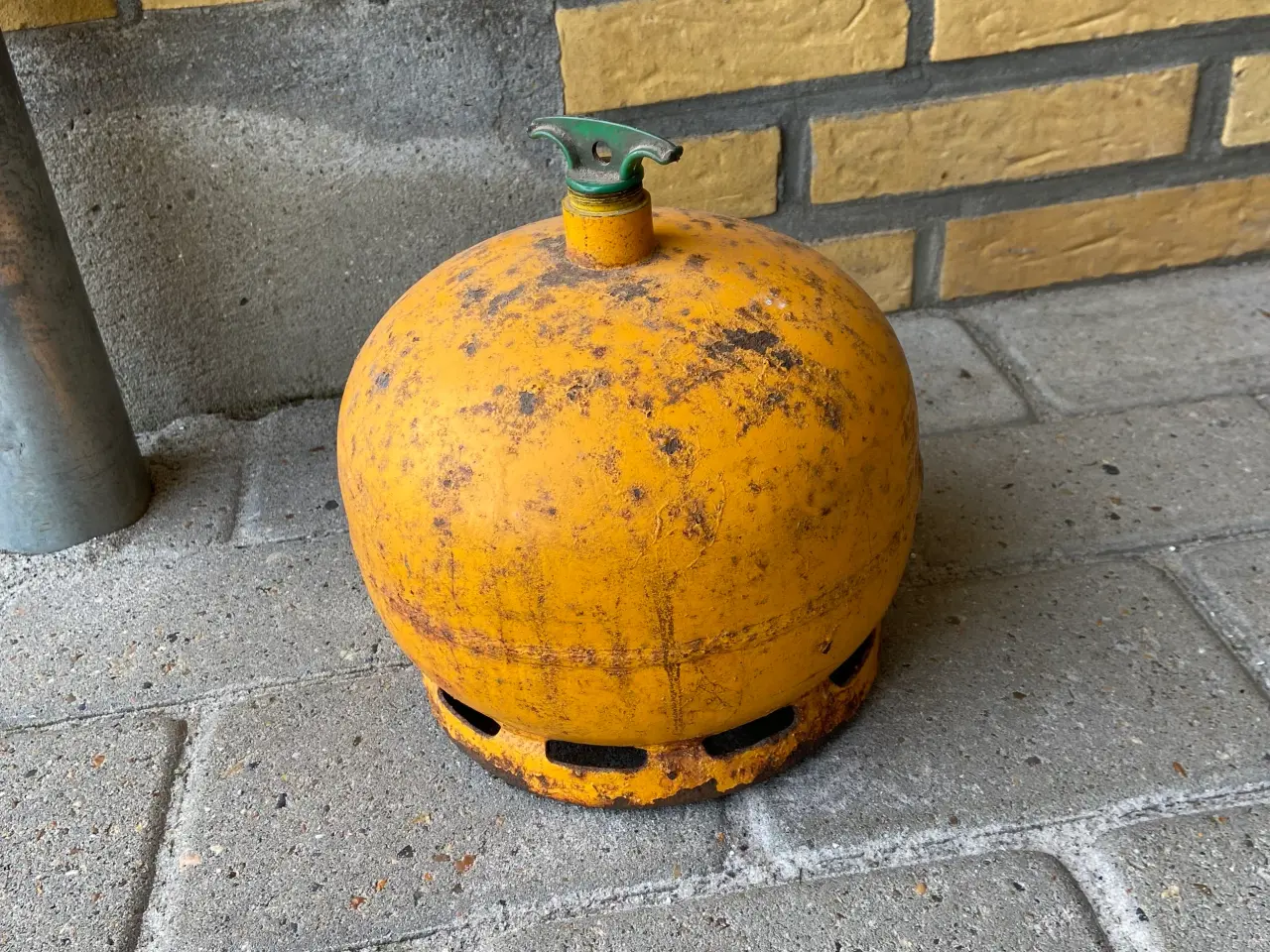 Billede 1 - 2 kg.  gasflaske 