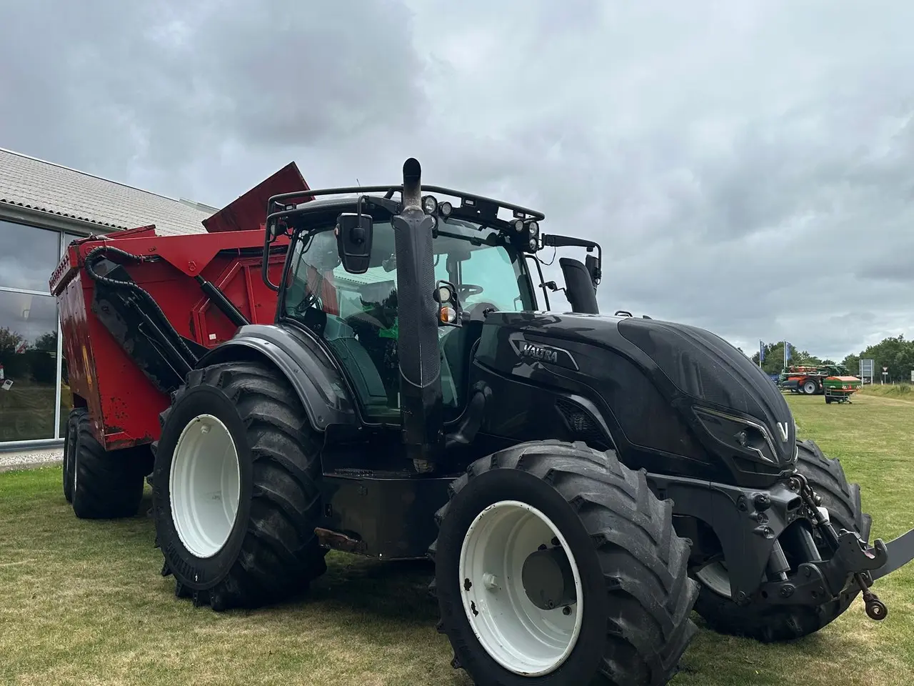 Billede 10 - Valtra T214 m. Flisvogn fra Kronos / Alsidig Maskinfabrik