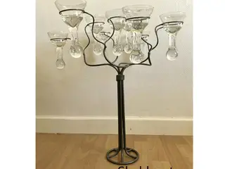Gulvstage – metaltræ med 10 glas til lys.