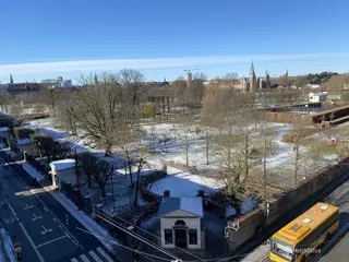 Lyst kontor/skrivebord med udsigt til Kongens Have, Sølvgade 10