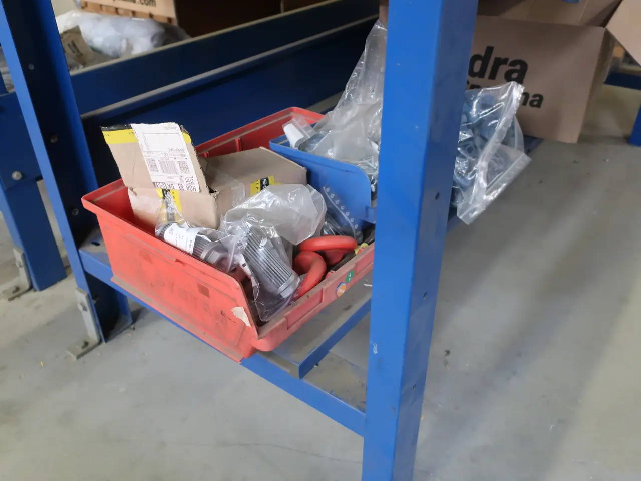 Billede 9 - Arbejdsbord med indhold