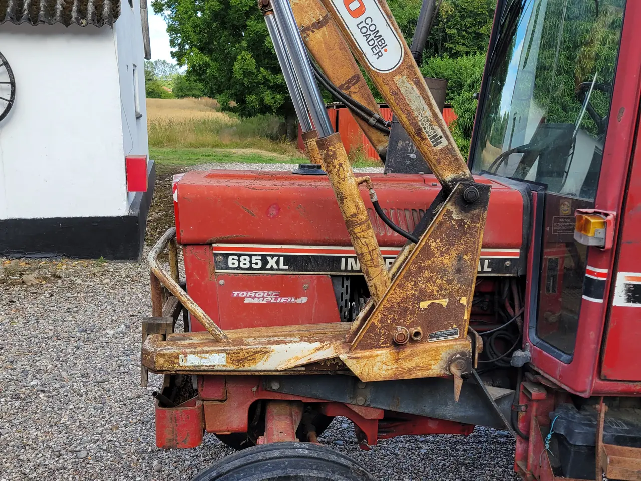 Billede 7 - Traktor IH 685 XL  – påhængsvogn og redskaber