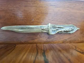 Antik brevåbner i ægte "Ildfast" bronze