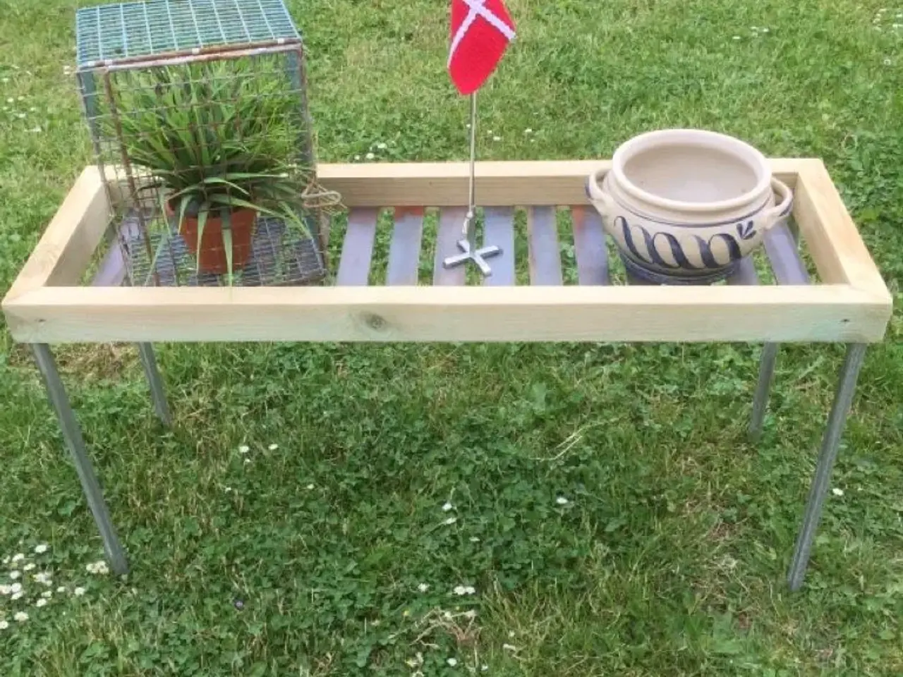 Billede 1 - Bord i træ og jern