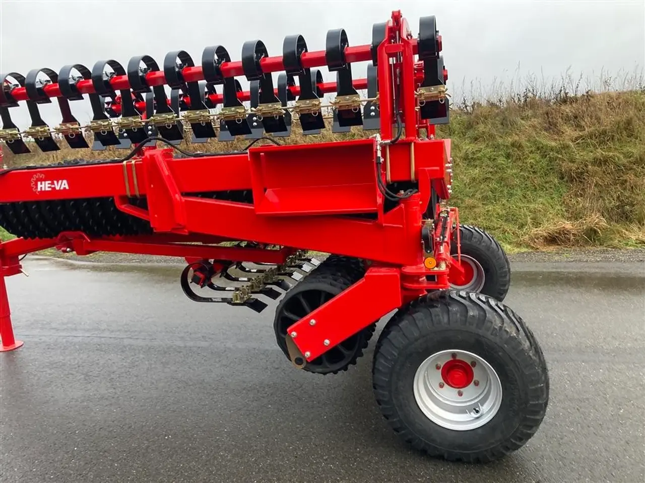 Billede 11 - HE-VA HE-VA TIP ROLLER 8.20 m. Spring-Active-Transfer System - som er en fjederaktiveret vægtoverføring.