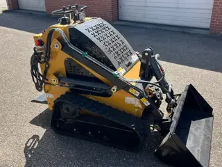 Jining Lihua Heavy T 360 Loader på Bælter med ståplatform.