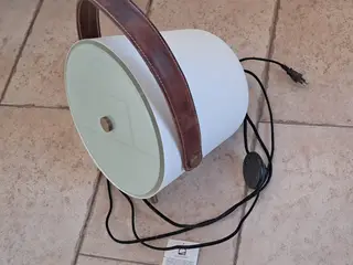 Eksklusiv, håndlavet gulvlampe i hvidt metal og kr