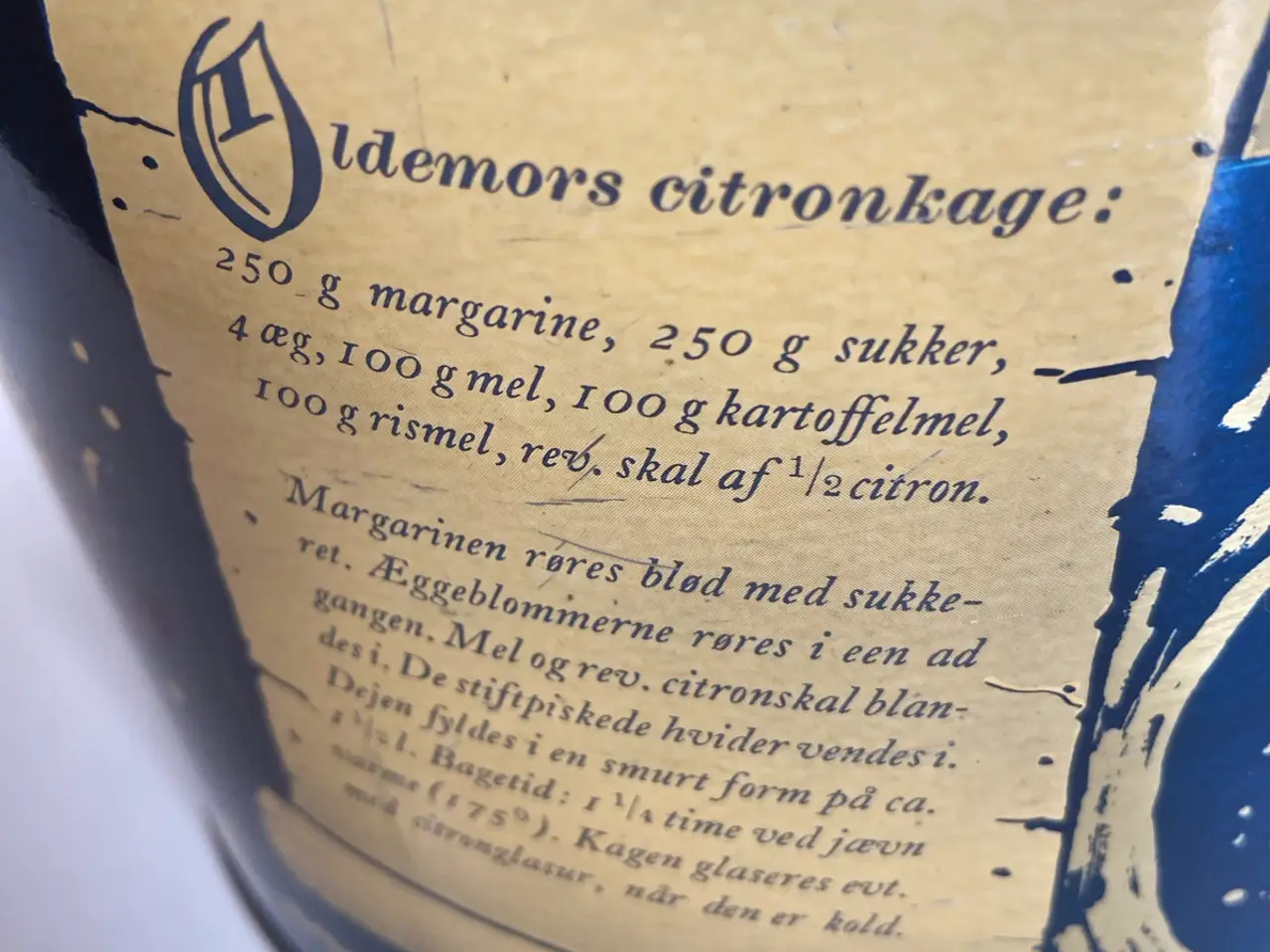 Billede 2 - Smuk gammel med opskrifter på låg og sider