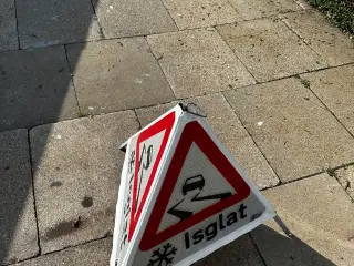 Skilt sammen klappeligt 
