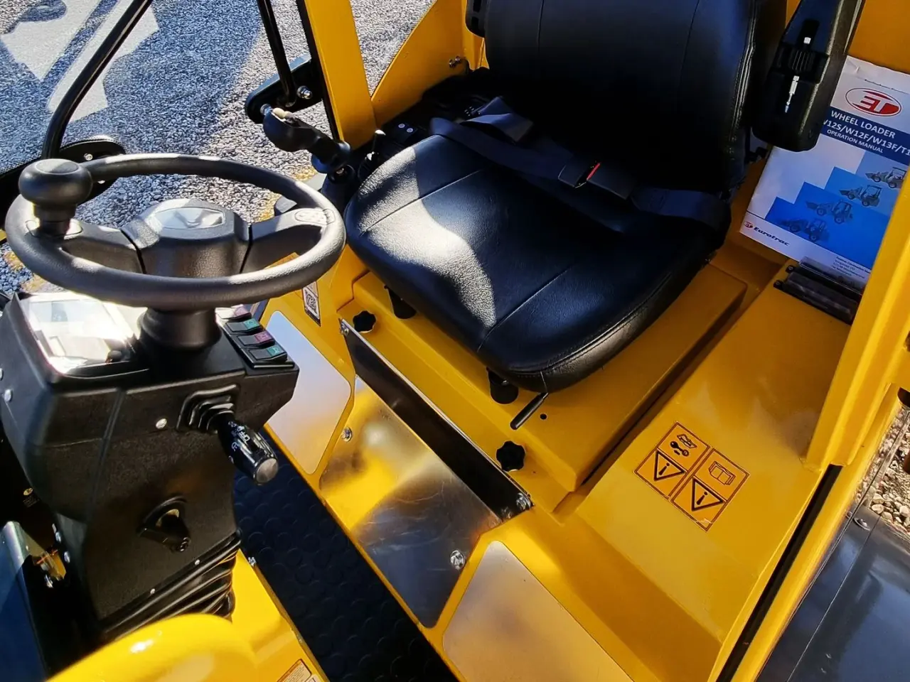 Billede 10 - Eurotrac W12S / lukket kabine / fabriksny / skovl & gafler / Kubota motor