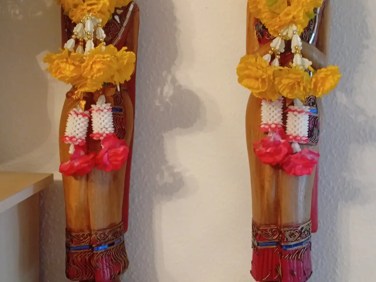 Billede 1 - 2 stk Thai kvinde figurer 75 cm høj