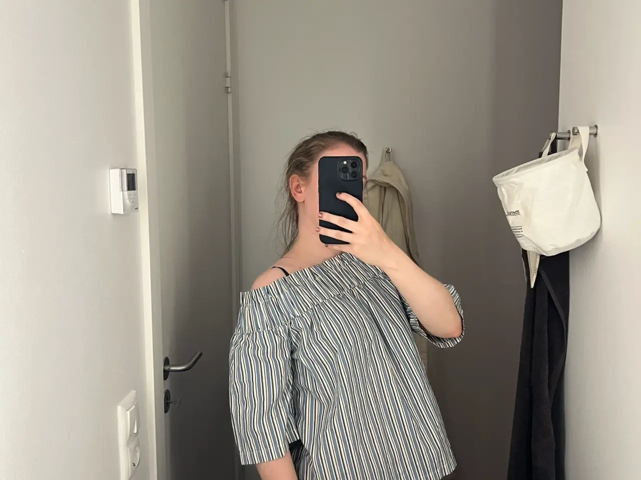 Billede 2 - Off-shoulder-bluse