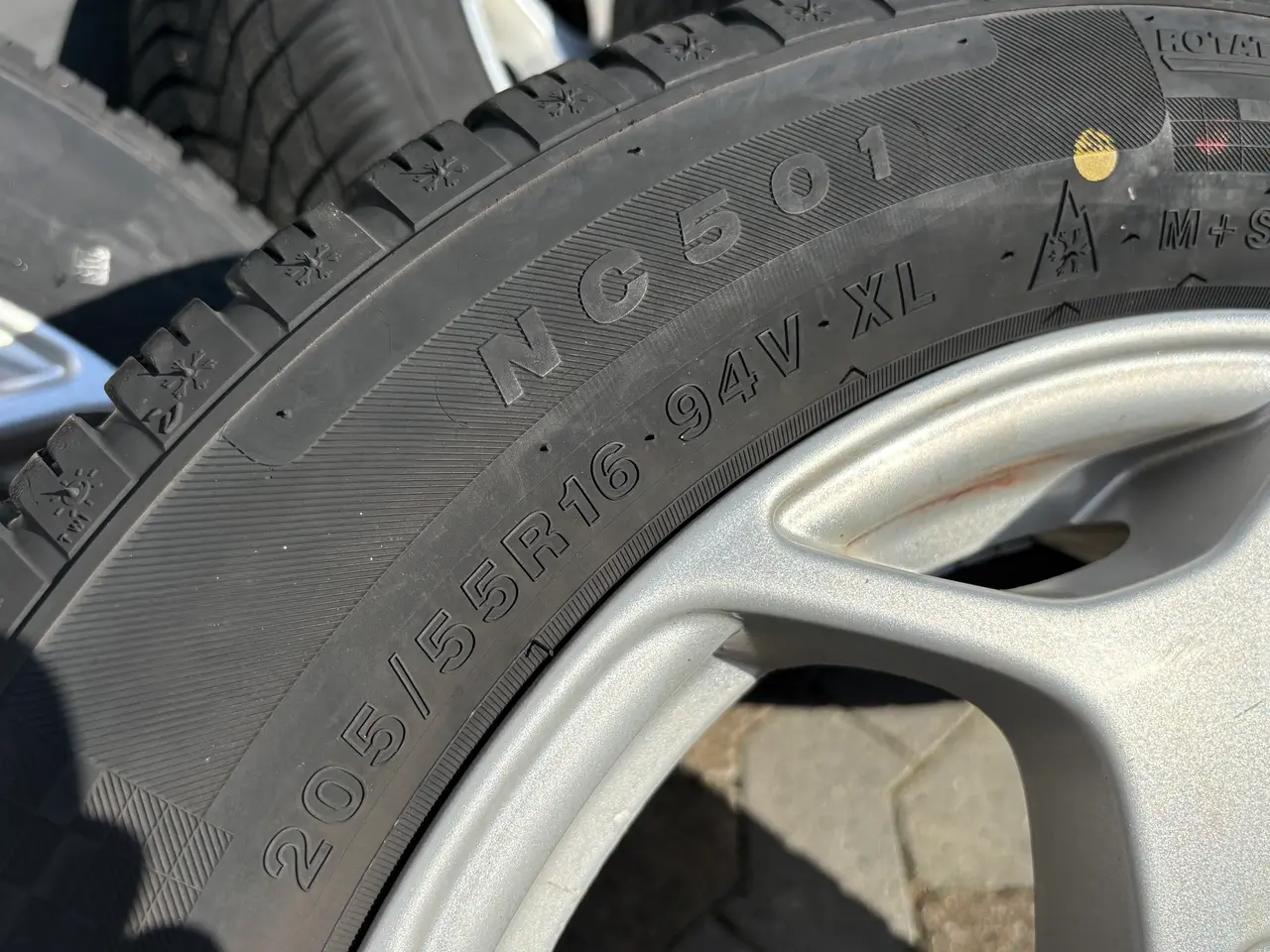 Billede 11 - 16" Org. Ford Alu m/næsten nye Sunny Helårsdæk