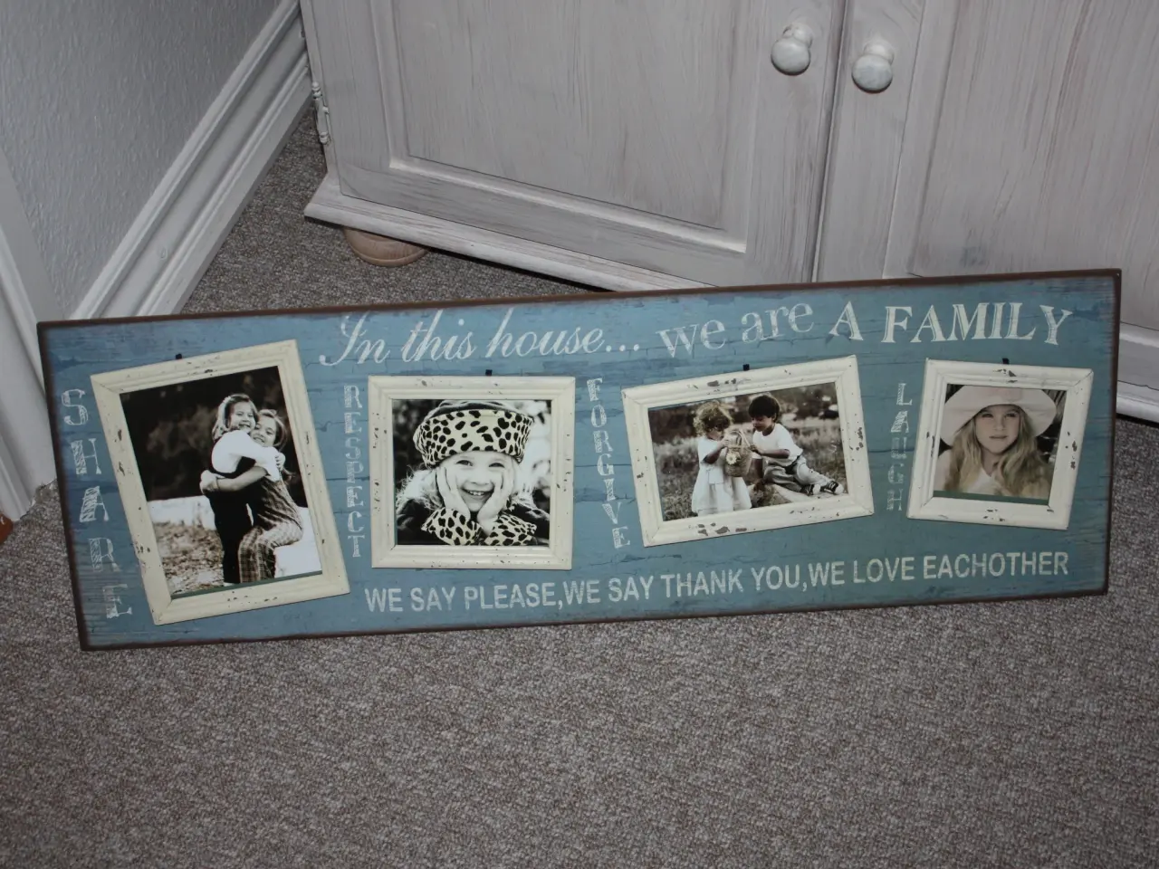 Billede 1 - Foto ramme In This House We Are A Family