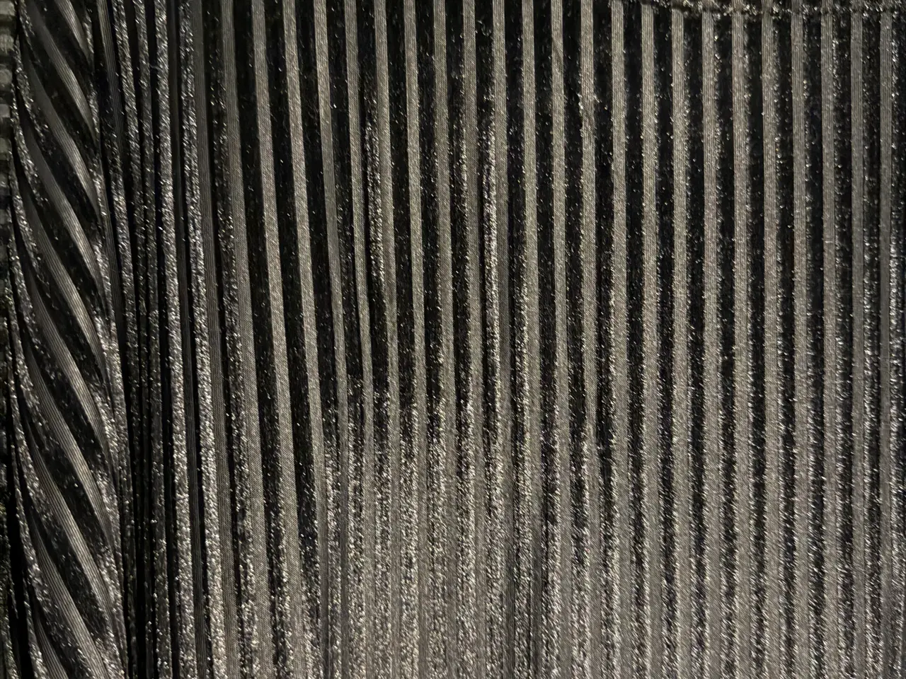 Billede 2 - Sort kjole med velour striber