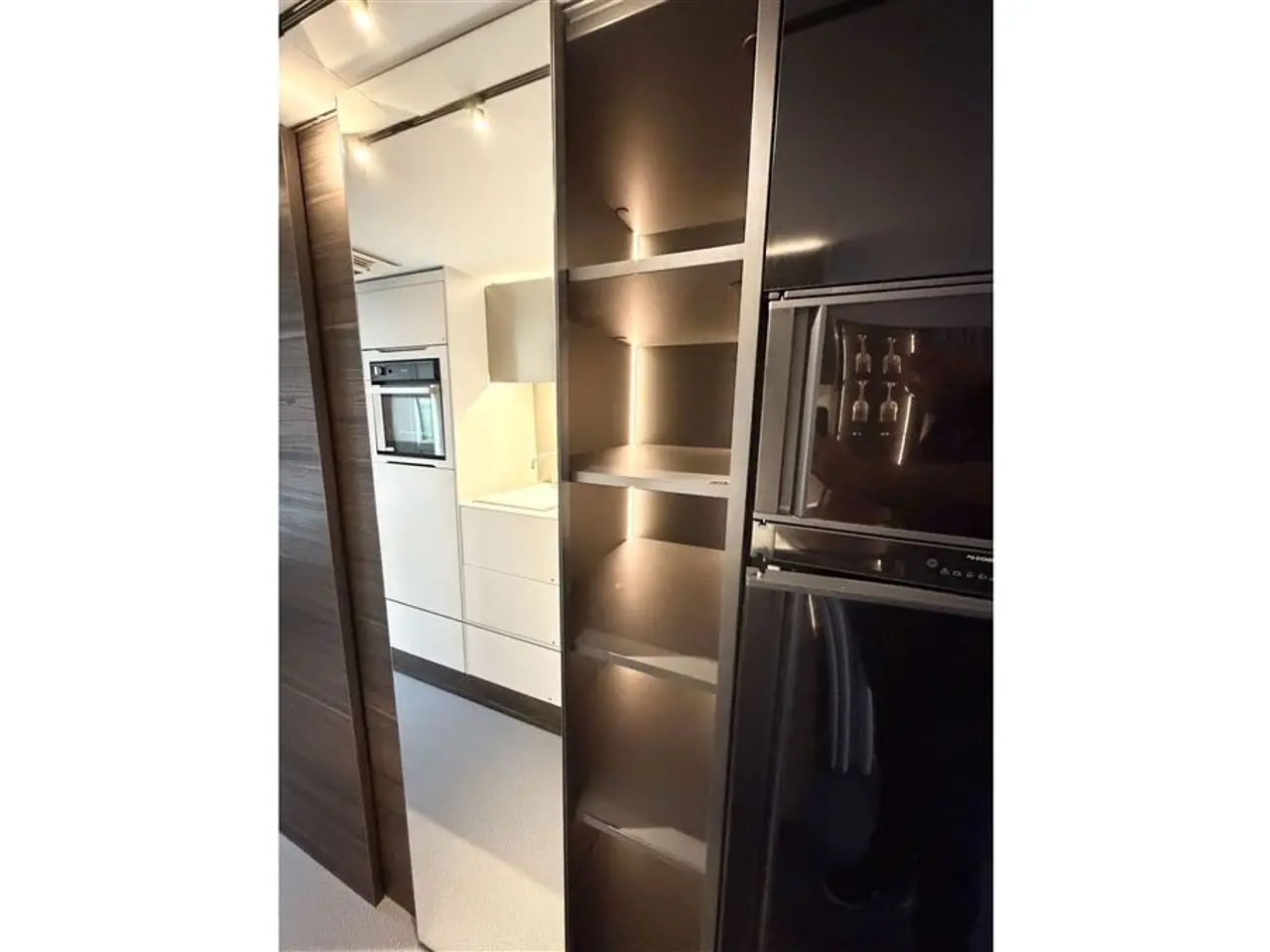 Billede 20 - 2022 - Adria Astella 754 DP Queensbed-Alde-Gulvvarme-El Thule markise