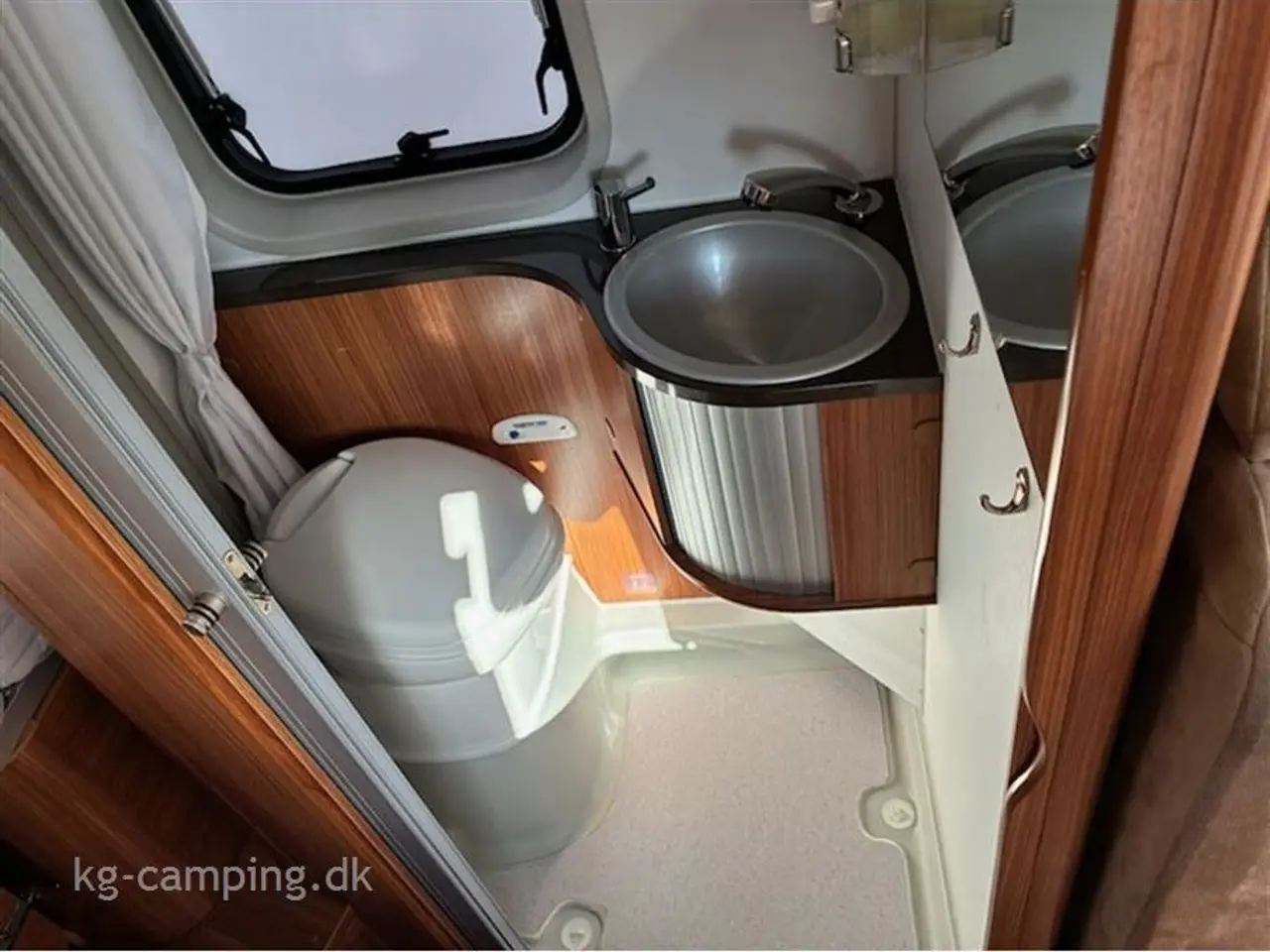 Billede 11 - 2013 - Adria Twin 600 SP Adria Twin 600 SP fra 2013 - veludstyret med bla. markise, solcelle, bodelsbatteri og meget mere.