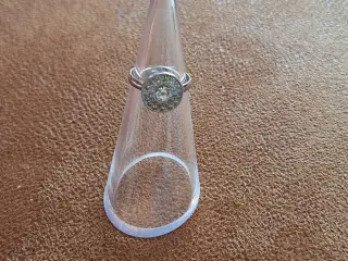 Sølvfarvet ring