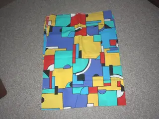 Stof med farverigt mønster 205 cm x 145 cm