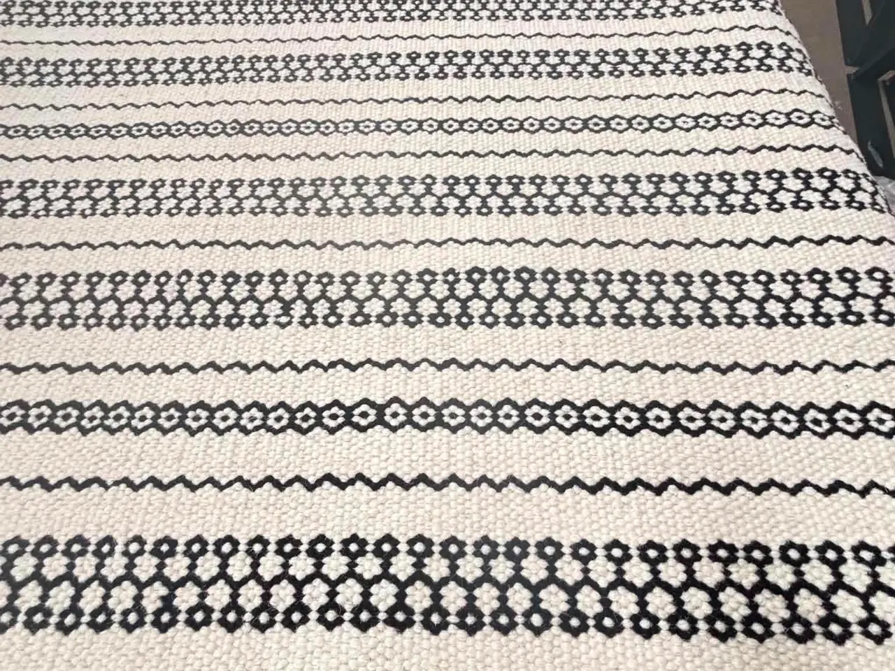 Billede 1 - Indbo Braga – Håndvævet uldtæppe 140 × 200 cm