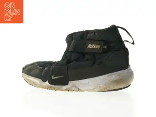 Sorte Nike vinterstøvler fra Nike (str. 34)