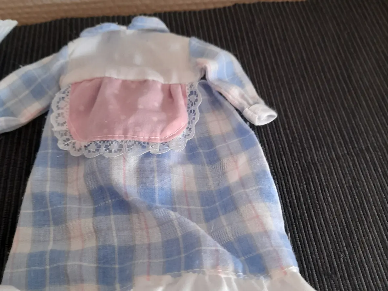 Billede 4 - Gravid Barbie inkl 3 kjoler.