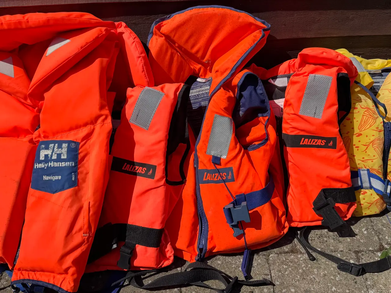 Billede 1 - Rednings veste til en hel børnefamilie.