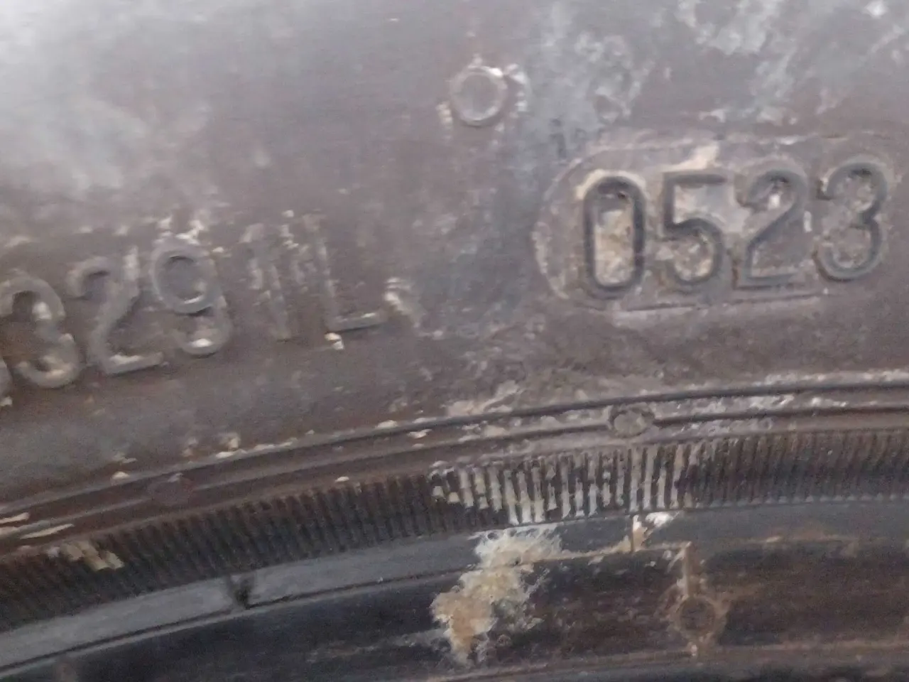 Billede 3 - Sommerdæk 235/50-19"