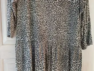 Masai hverdagskjole multifarvet leopardprint