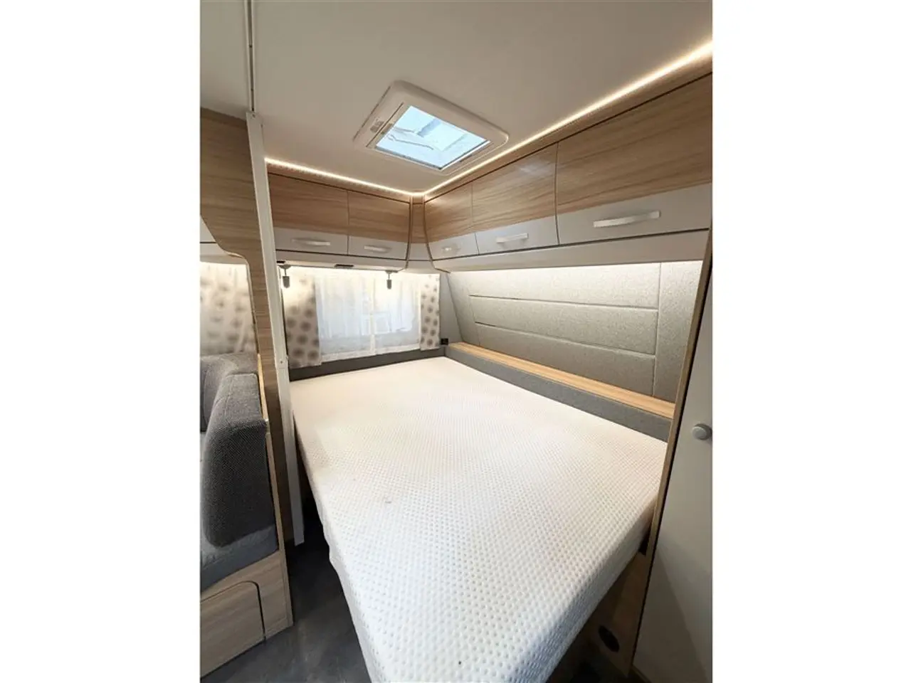 Billede 15 - 2022 - Dethleffs Camper 540 QMK D-Line   Dobbeltseng-Køjer-Gulvtemp.-Mover-Aircon-Telt