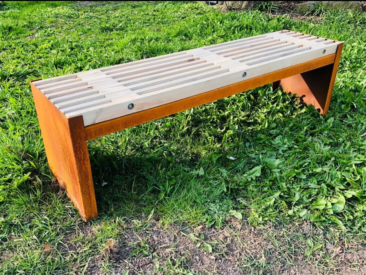 Billede 1 - Havebænk i Cortenstål.