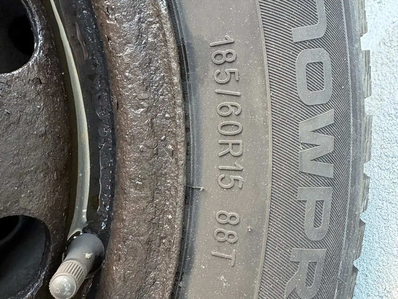 Billede 3 - 4 stk. Nokian Snowproof 1 vinterdæk 185/60 R15