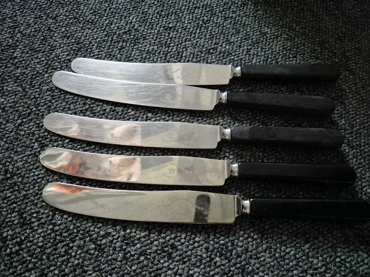 Billede 6 - 11 stk raadvad knive med bakelit