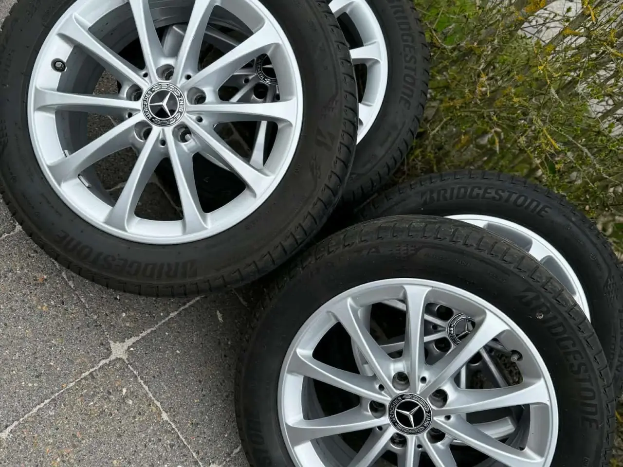 Billede 2 - Orginale Mercedes 17" Fælge med sommerdæk