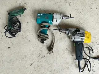 2 Boremaskiner og limstift .1