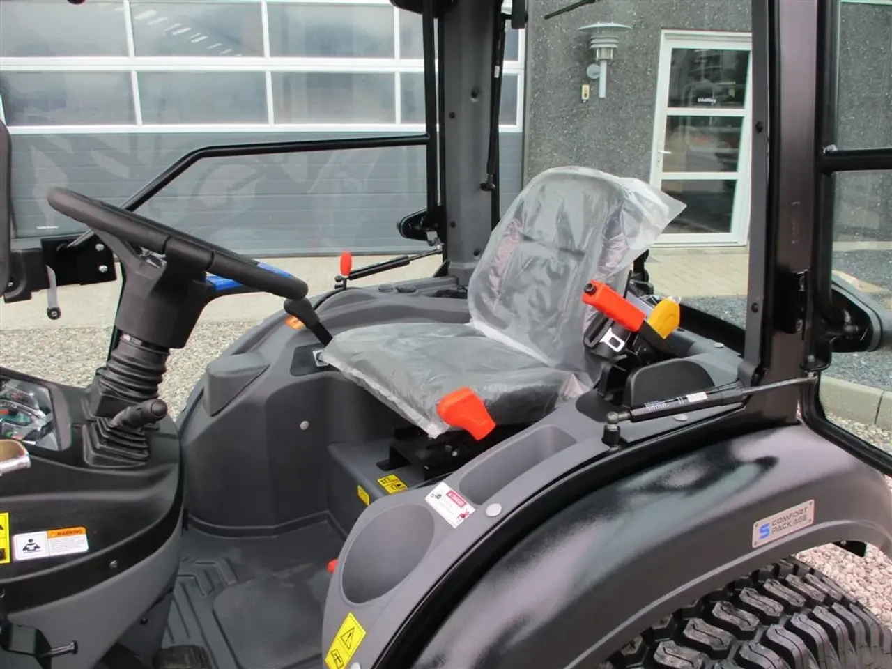 Billede 12 - Solis 26 HST med Frontlift & FrontPTO