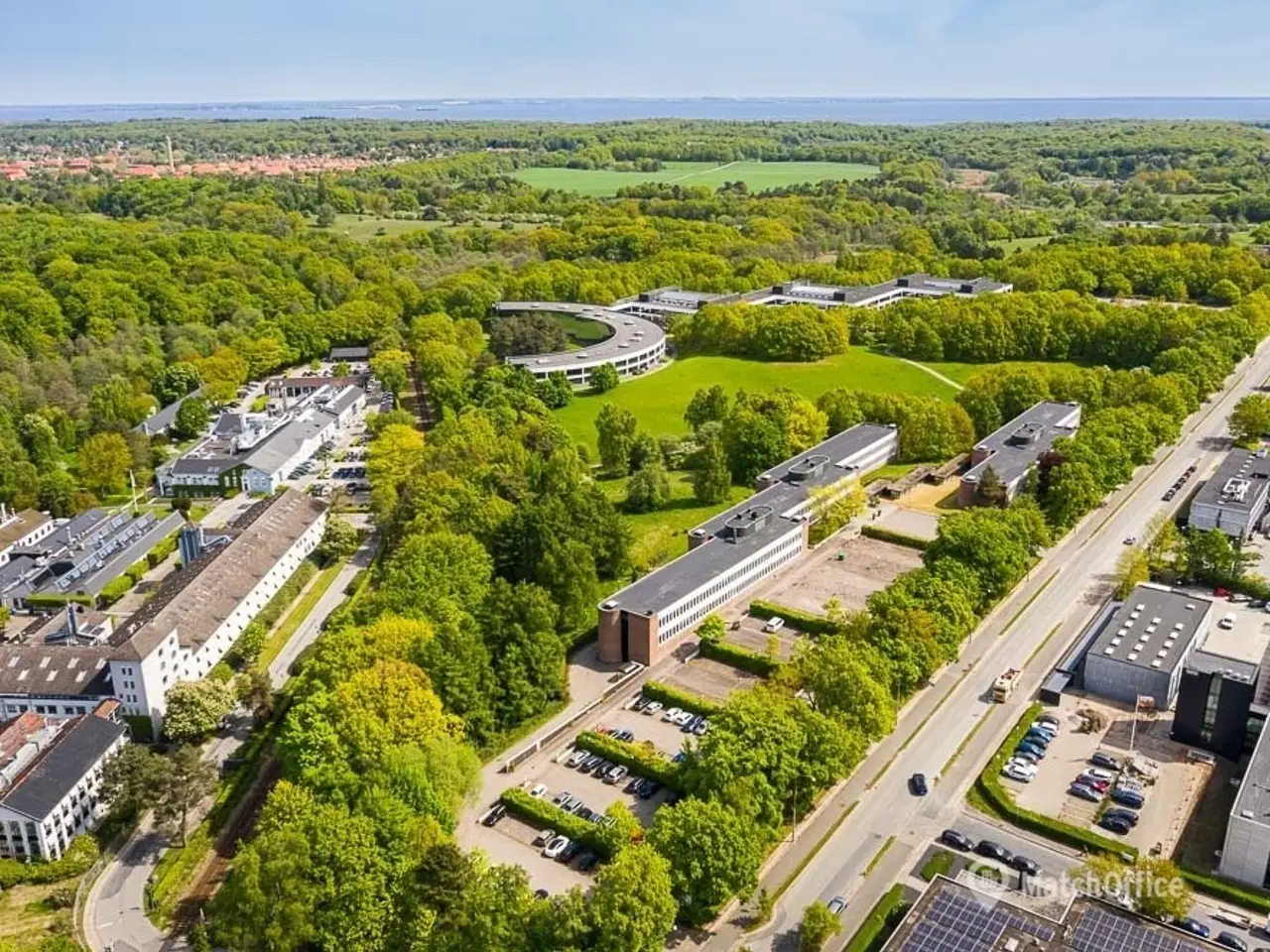 Billede 5 - Unik arkitektur placeret i skøn natur